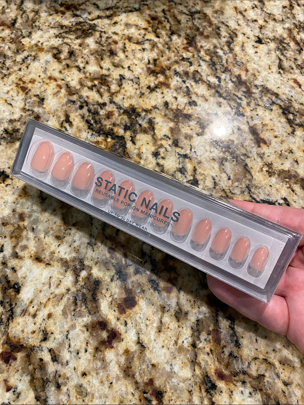 Static Nails Pop On Manicure - Shade Jet Setter in the Round Shape